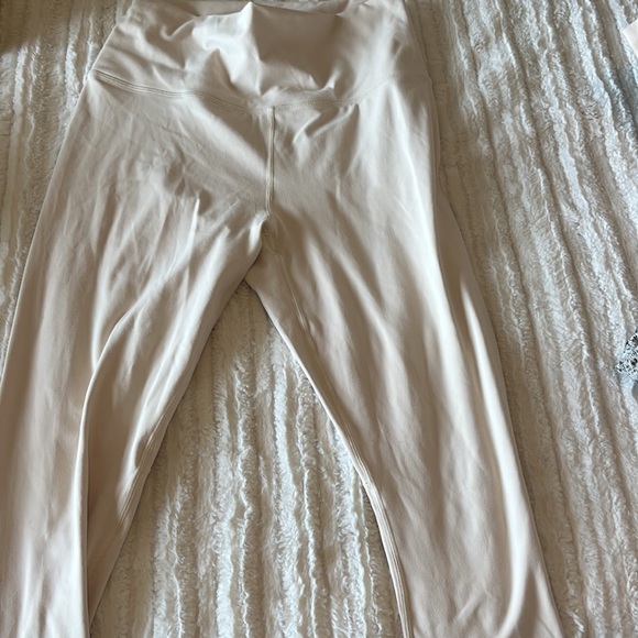 Fabletics cream set - Picture 3 of 4